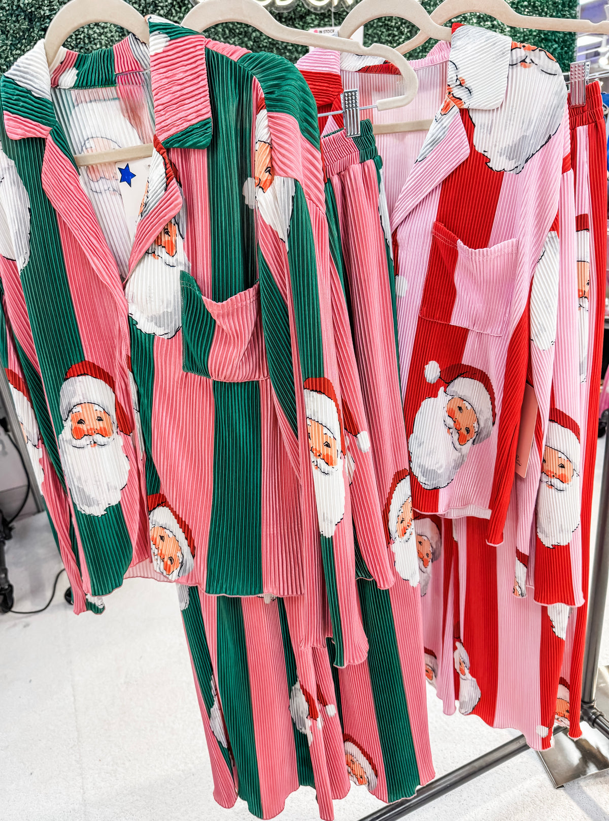 Iconic Santa Lounge Set in Pink/Green