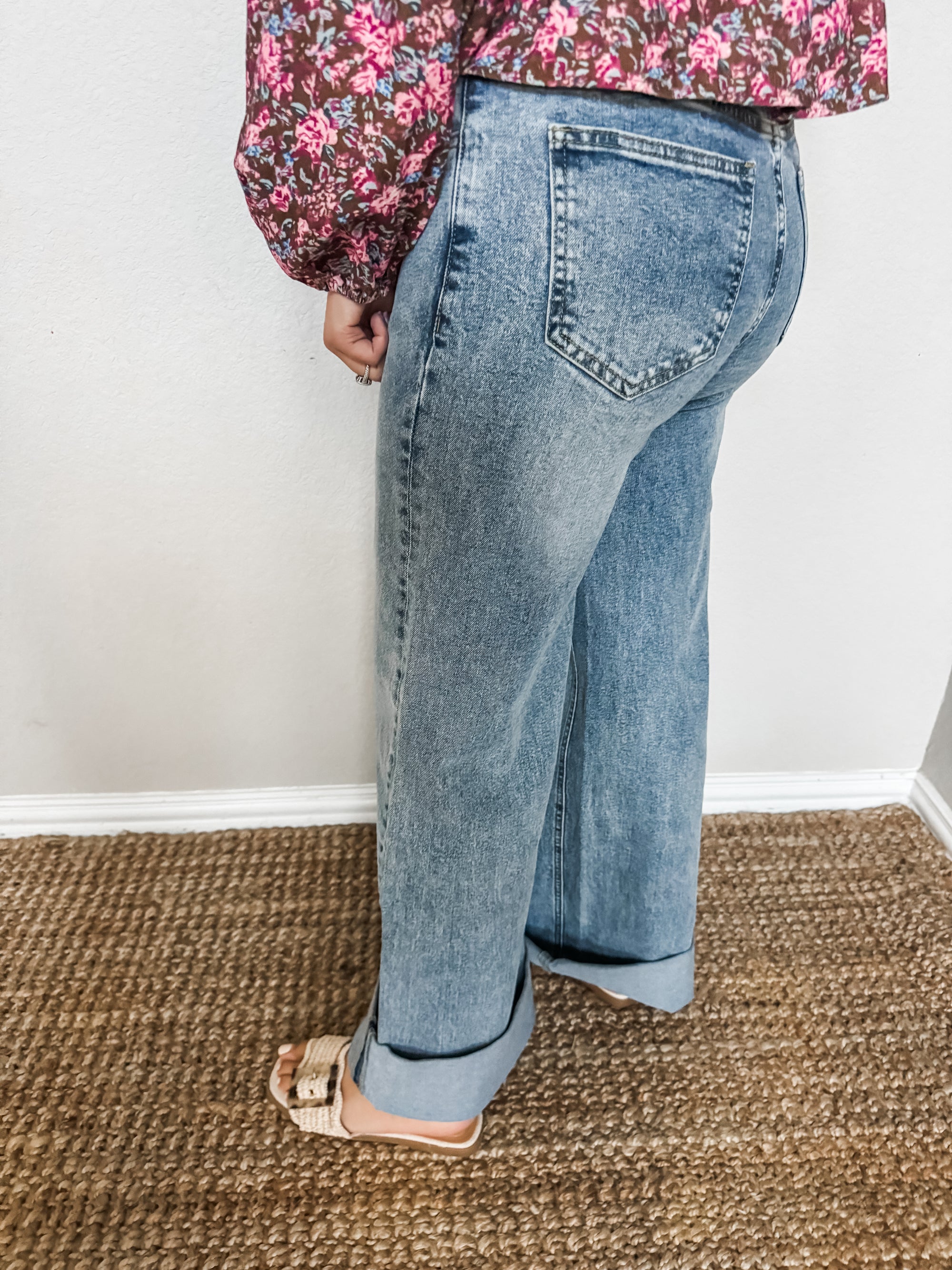 High Rise 90s Cuffed Jeans